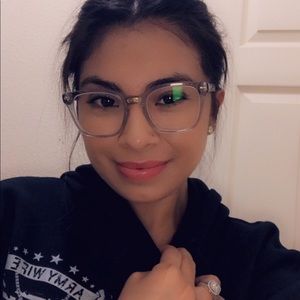 Meet your Posher, Cynthia